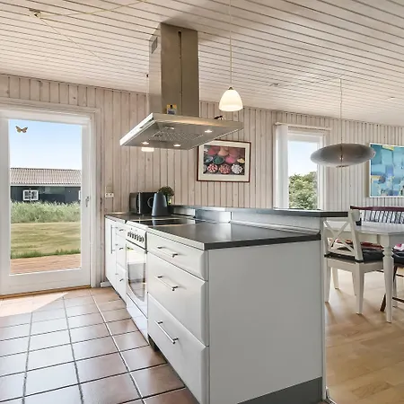 Hyggelig Spahytte Naer Stranden Sj636