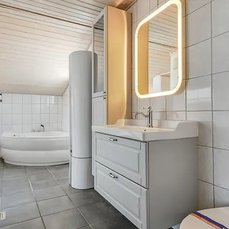 Hyggelig Spahytte Naer Stranden Sj636 Harboor